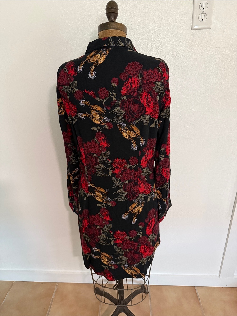 NWT Wrangler Punchy Rose Floral Snap-Front Dress in Black and Red Size S - Picture 6 of 8